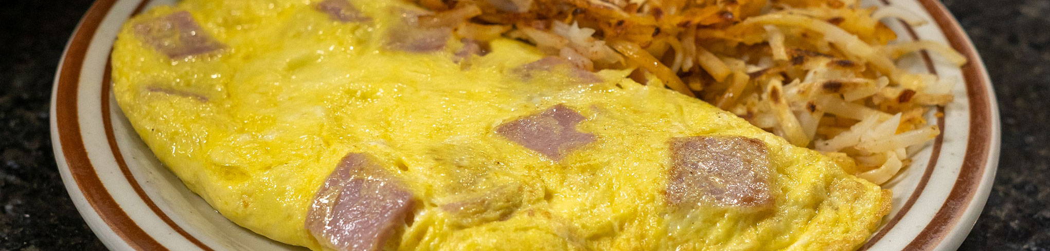Omelet with ham and hashbrowns